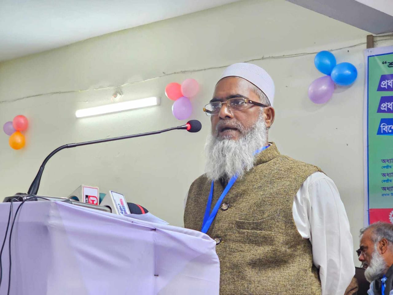 চাঁপাইনবাবগঞ্জ পবিত্র ঈদুল ফিতরের শুভেচ্ছা জানিয়েছেন  মাওলানা আবুজার গিফারী