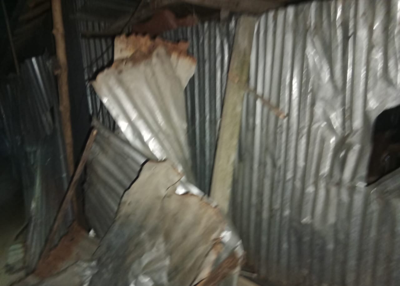 চিহ্নিত চোর ডাকাতের বাড়িঘর ভাঙচুর, অগ্নি সংযোগ করেছে অতিষ্ঠ জনতা