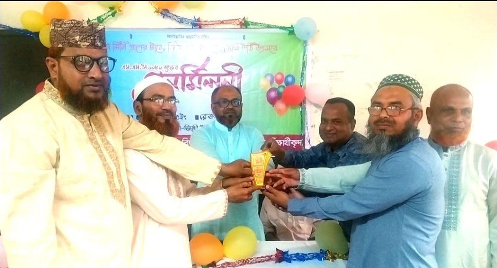 ৩৬ বছর পরে প্রিয় বিদ্যাপীঠে বন্ধুদের মিলন মেলা খুশিতে মেতে উঠে সবাই