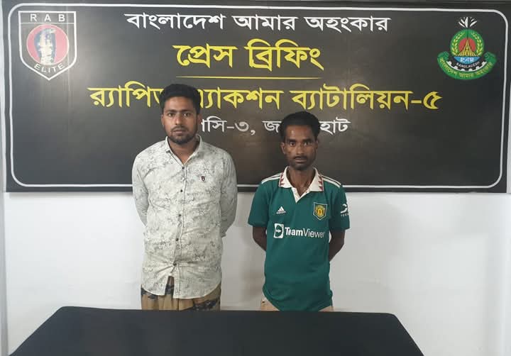 জয়পুরহাটে রতন ও রাসেল নামে দুই মাদক কারবারি গ্রেফতার