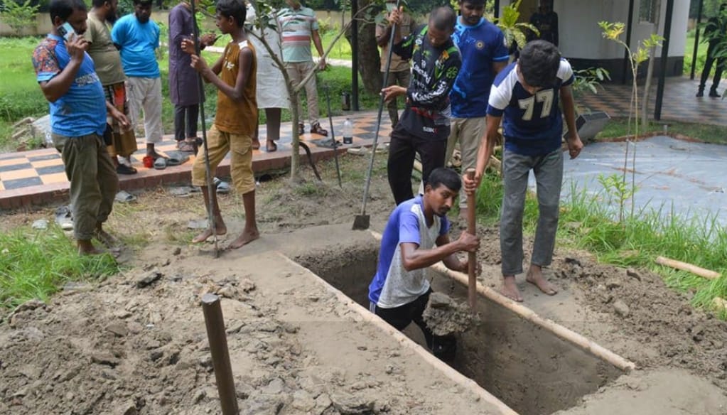 রাজশাহীতে পৌঁছেছে পাইলট তৌকিরের মরদেহ