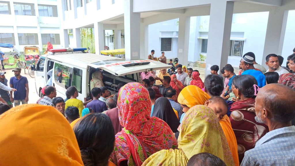 গোবিন্দগঞ্জে ট্রাক চাপায় অটোরিকশার ৩ যাত্রী নিহত