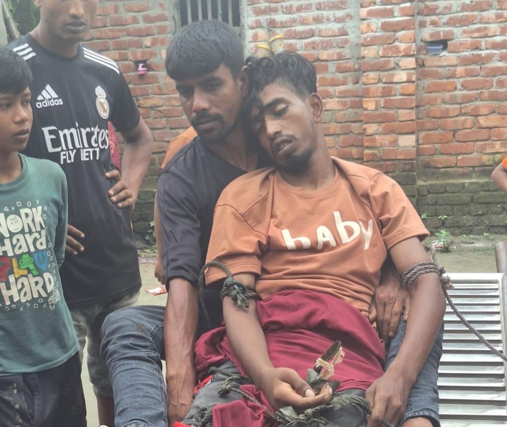 নওগাঁর আত্রাইয়ে বিষধর কালাচ সাপে কামড়ে রশিদুল নমে এক যুবকের মর্মান্তিক মৃত্যু