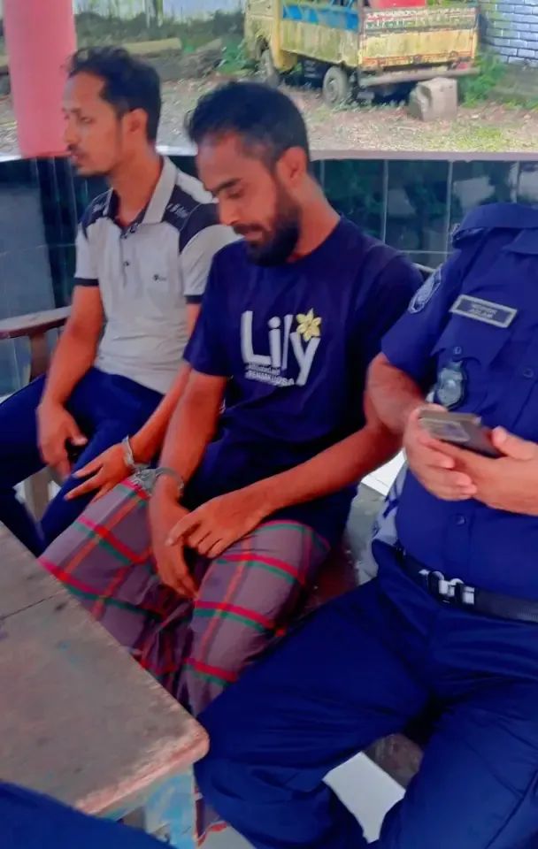 কালাইয়ে চুরি করতে এসে হাতেনাতে ধরা দুই কুখ্যাত চোর