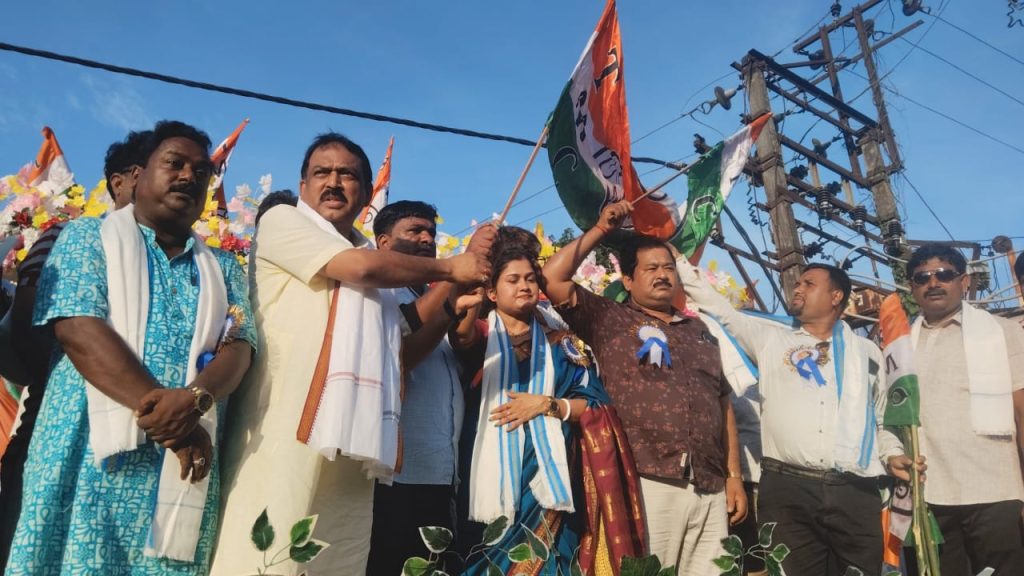 জীবন মন্ডল, বিধায়ক বিশ্বনাথ দাসের হাত ধরে তৃনমূল কংগ্রেসের যোগদানের মিলন মেলা অনুষ্ঠিত 