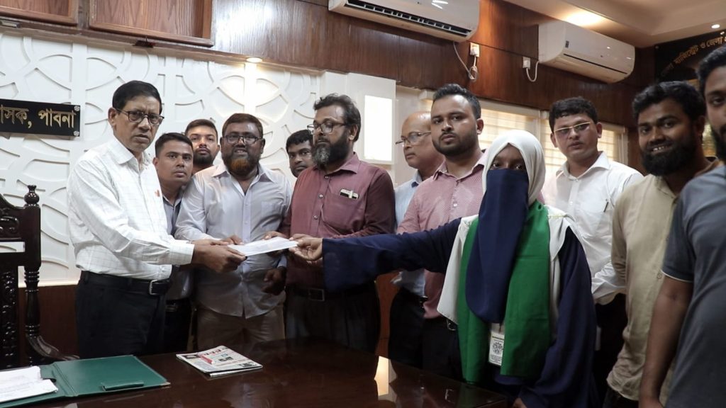 পাবনায় ডিপ্লোমা ইঞ্জিনিয়ারিং পেশাজীবী সংগ্রাম পরিষদের বিক্ষোভ মিছিল ও সমাবেশ