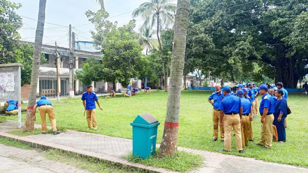 বীরগঞ্জে উপজেলার দর্শনীয় স্থানগুলো পরিষ্কার-পরিচ্ছন্নতা অভিযান