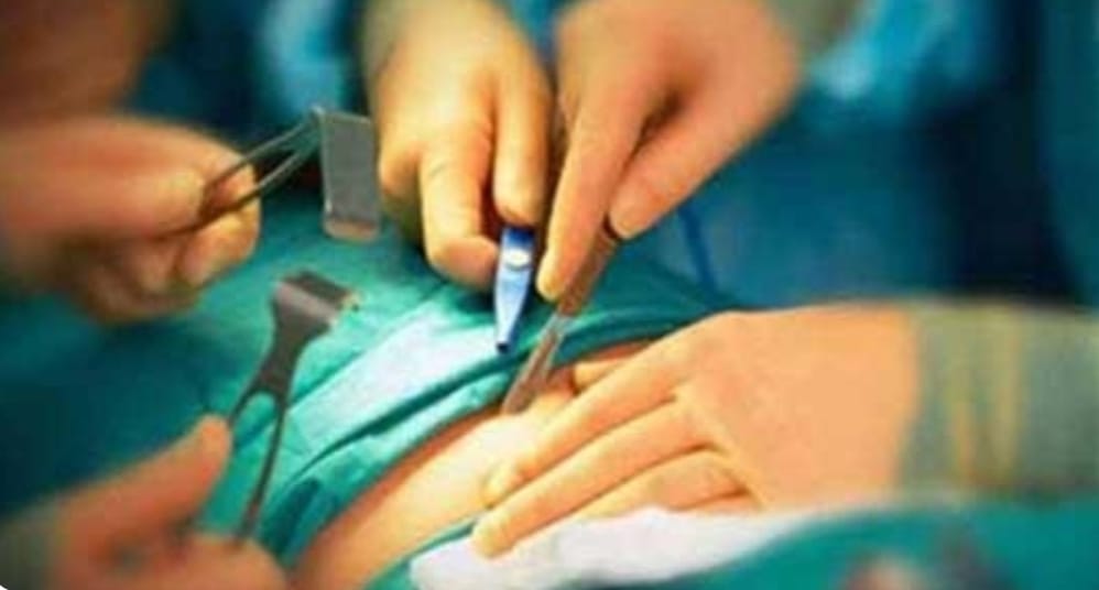 সিজার ও আল্ট্রাসনোগ্রাফিতে অতিরিক্ত পুরুষ চিকিৎসক, ক্ষুব্ধ রোগীর স্বজনরা