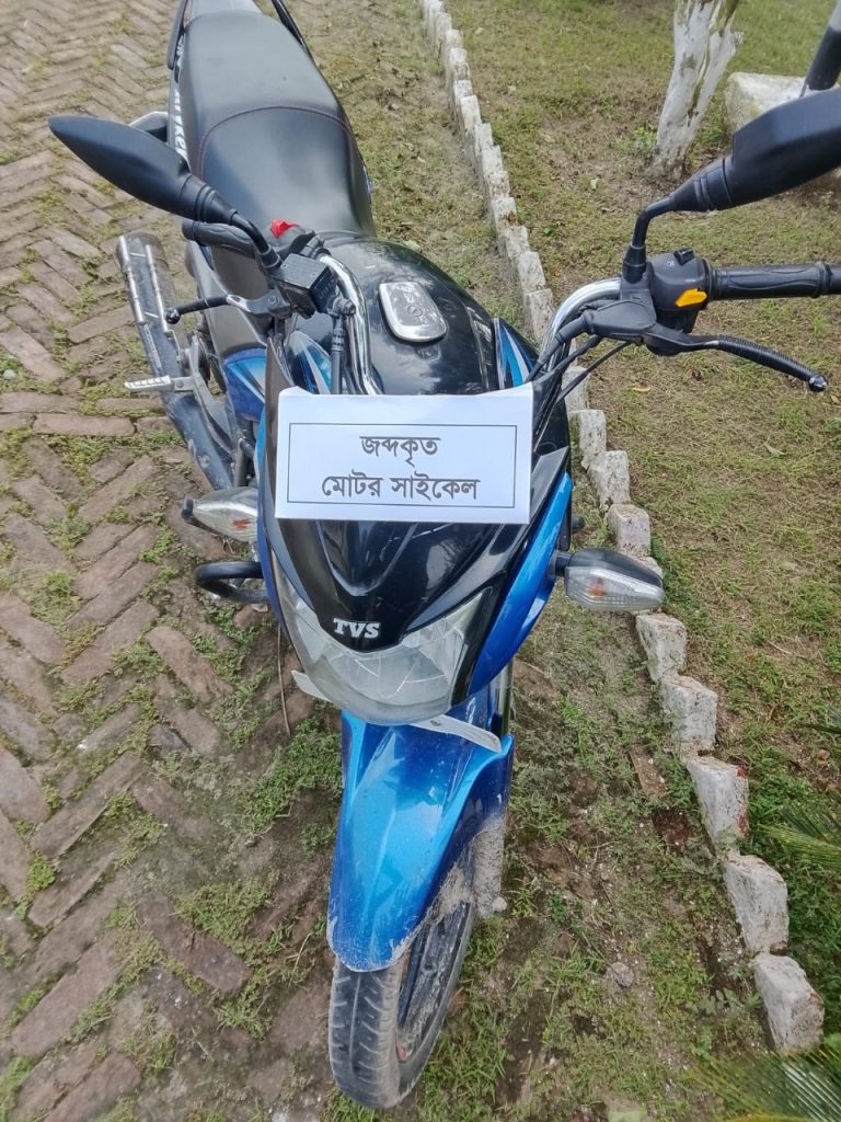 মোটরসাইকেলে বহনকালে ফেনসিডিলসহ ১ জন গ্রেফতার