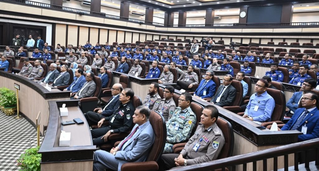 আগামী নির্বাচনে দায়িত্ব পালন হবে ঐতিহাসিক নতুন এসপিদের উদ্দেশে প্রধান উপদেষ্টা