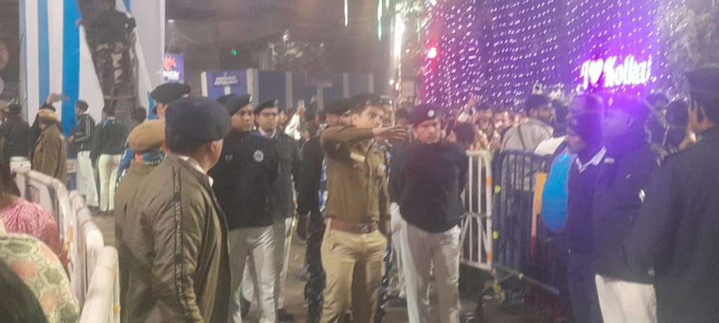 বড়দিনের ছুটিতে বিভিন্ন চার্চে ও দর্শনীয় স্থানগুলিতে মানুষের ঢল চোখে পড়ার মত