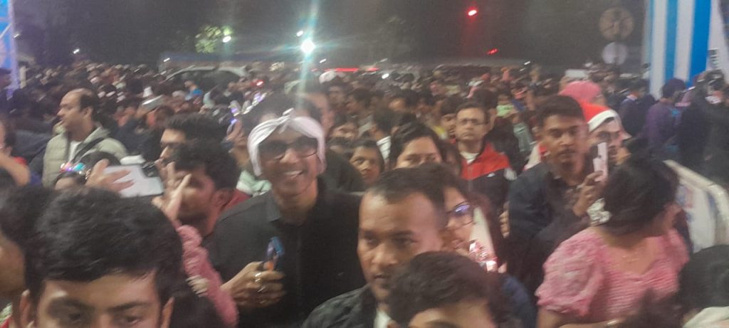 বড়দিনের ছুটিতে বিভিন্ন চার্চে ও দর্শনীয় স্থানগুলিতে মানুষের ঢল চোখে পড়ার মত