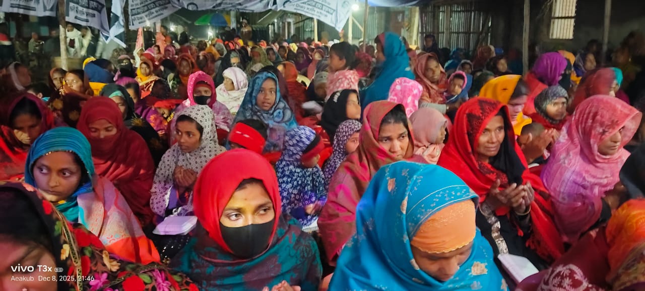 ভোলাহাটে বিএনপির চেয়ারপার্সন আপোষহীন দেশনেত্রী বেগম খালেদা জিয়ার সুস্থতা কামনায় দোয়া ও মিলাদ মাহফিল অনুষ্ঠিত