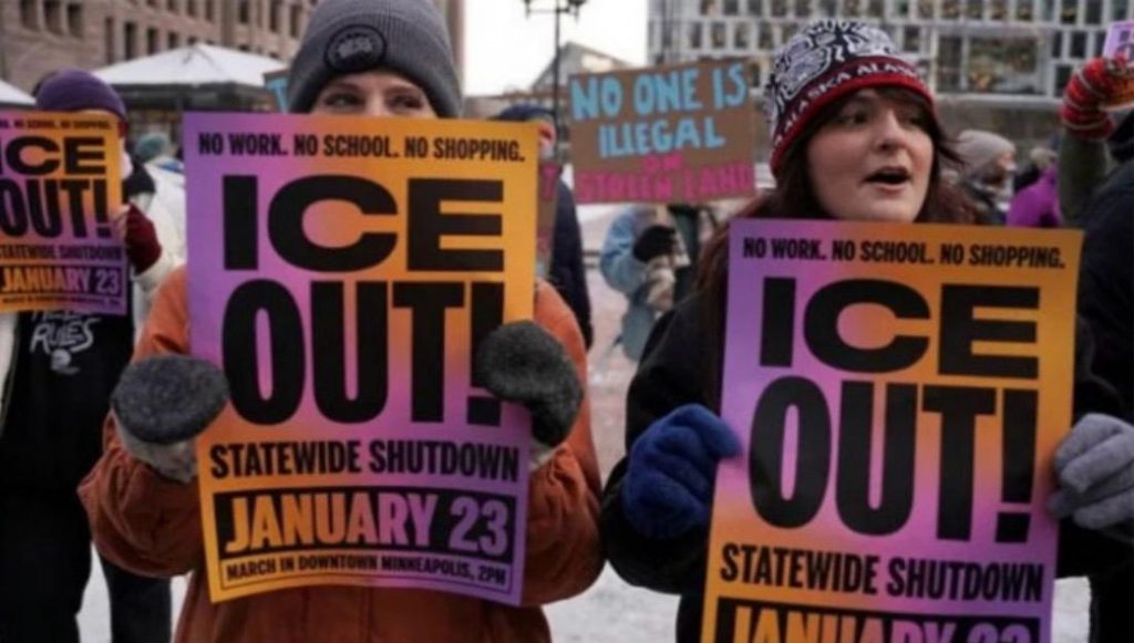 ট্রাম্পের বিরুদ্ধে যুক্তরাষ্ট্রজুড়ে বিক্ষোভ নিউইয়কে তরুন  জারিফ এবং জেএসএফ-বাংলাদেশের যোগদান