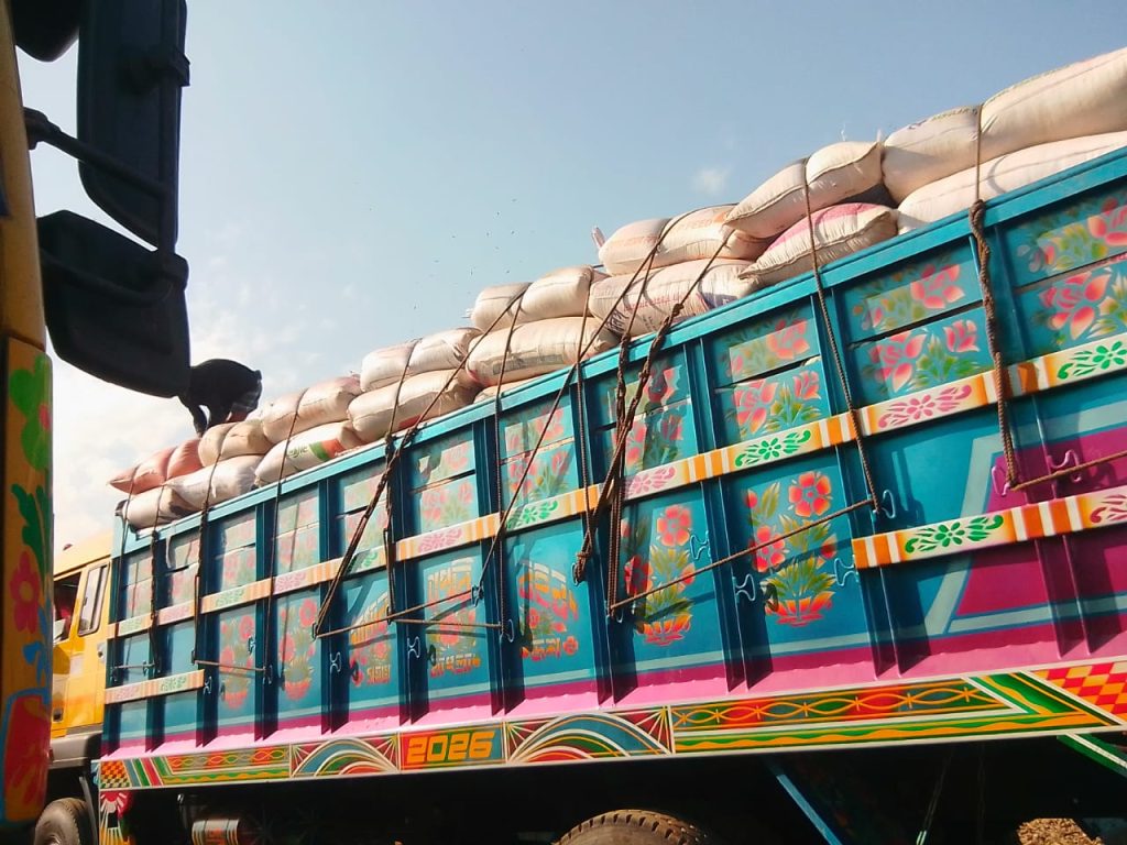 নরসিংদীর বেলাব থানার পুলিশের অভিযানে ১৪৩ বস্তা জিরাসহ গ্রেফতার ১