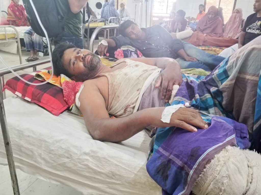 গাইবান্ধার ফুলছড়িতে সশস্ত্র হামলায় নারীসহ অন্তত ১২ জন আহত