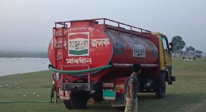 ভোলাহাটে জ্বালানী তেলের সঙ্কটে দিশেহারা কৃষক