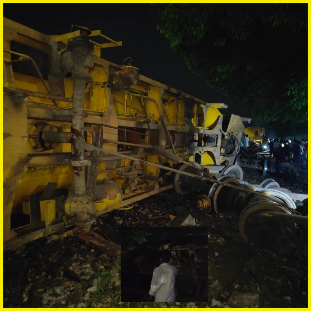 মাধবপুরে তেলবাহী ট্রেন লাইনচ্যুত, সিলেটের সঙ্গে রেল যোগাযোগ বন্ধ