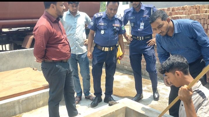 পাচার হওয়া থানায় আটককৃত ৮ হাজার জ্বালানীতেল ভোলাহাট ফিলিং স্টেশনে আনলোড