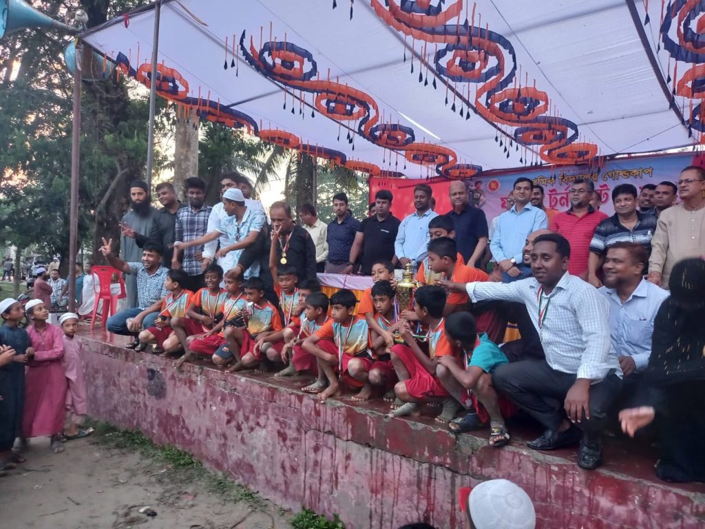 রামগঞ্জে প্রাথমিক বিদ্যালয় গোল্ড কাপ ফুটবল টুর্নামেন্ট 