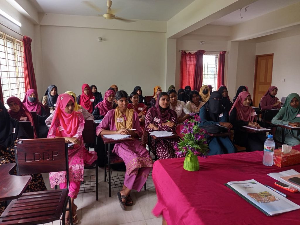 কালাইয়ে ব্র্যাকের উদ্যোগে স্বপ্ন সারথি কিশোরীদের হাঁস মুরগি পালন বিষয়ক প্রশিক্ষণ অনুষ্ঠিত