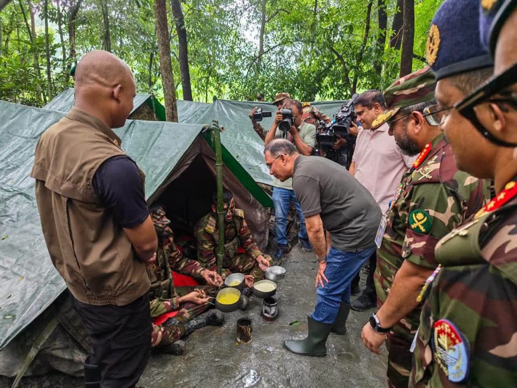 বরিশালের বাবুগঞ্জে সেনাবাহিনীর গ্রীষ্মকালীন প্রশিক্ষণ পরিদর্শন করলেন প্রধানমন্ত্রী