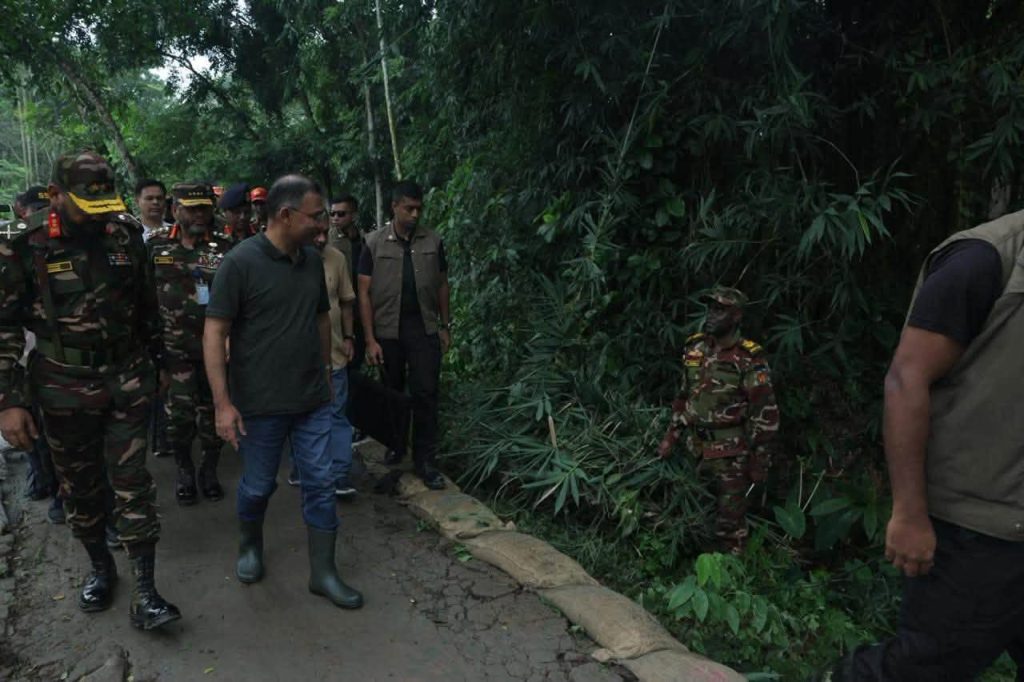 বরিশালের বাবুগঞ্জে সেনাবাহিনীর গ্রীষ্মকালীন প্রশিক্ষণ পরিদর্শন করলেন প্রধানমন্ত্রী