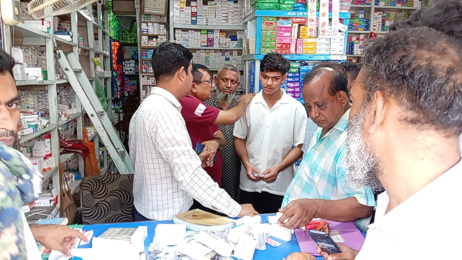 মাগুরায় ফিজিশিয়ান স্যাম্পল ও মেয়াদোত্তীর্ণ ওষুধ বিক্রির অভিযোগে ২০ হাজার টাকা জরিমানা